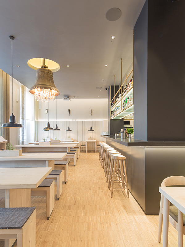Steins_Berlin_restaurant_interior_1