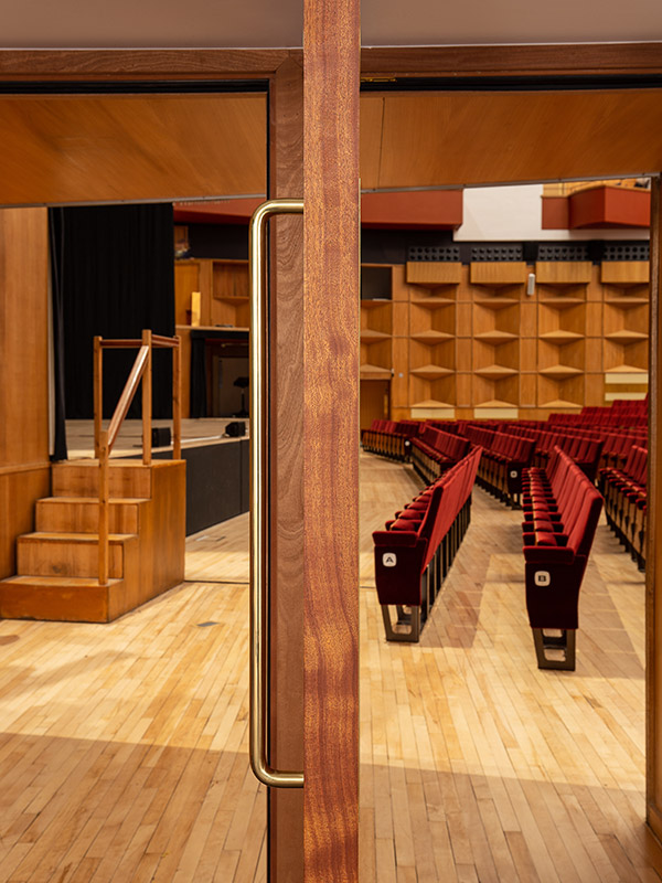 Shadbolt_Fairfield_Halls_Sapele_Veneered_door_edge